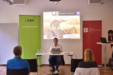 Deutschlands Tierexperte Mario Ludwig hält eínen Vortrag über das Familienleben der Tiere.