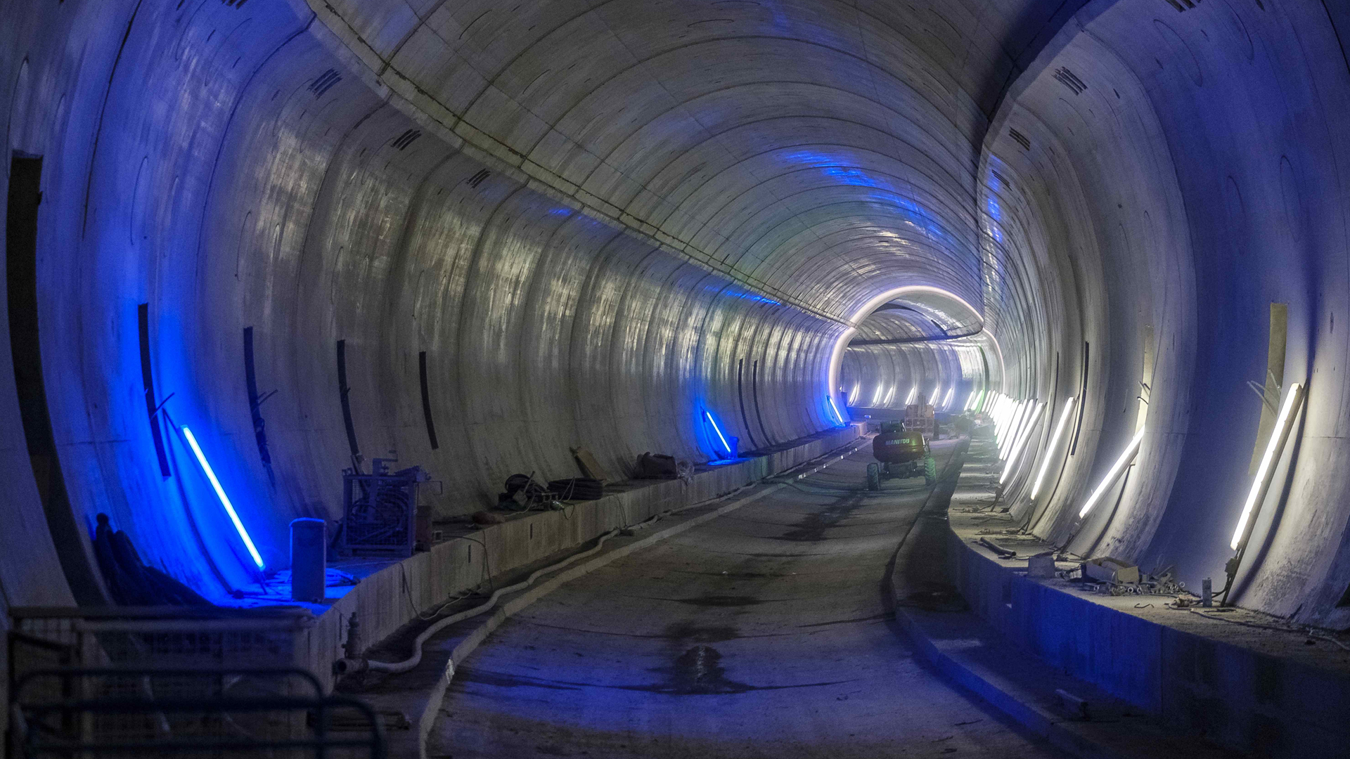 S21 Tunnel in blauem Licht