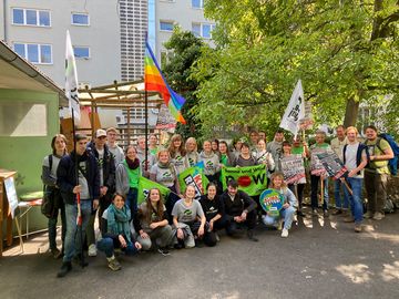 Gruppenfoto von Aktiven der BUNDjugend und des BUND beim Klimastreik in Stuttgart