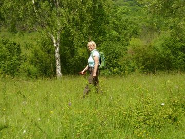 Brigitte Dahlbender bei einem Ausflug in der Natur