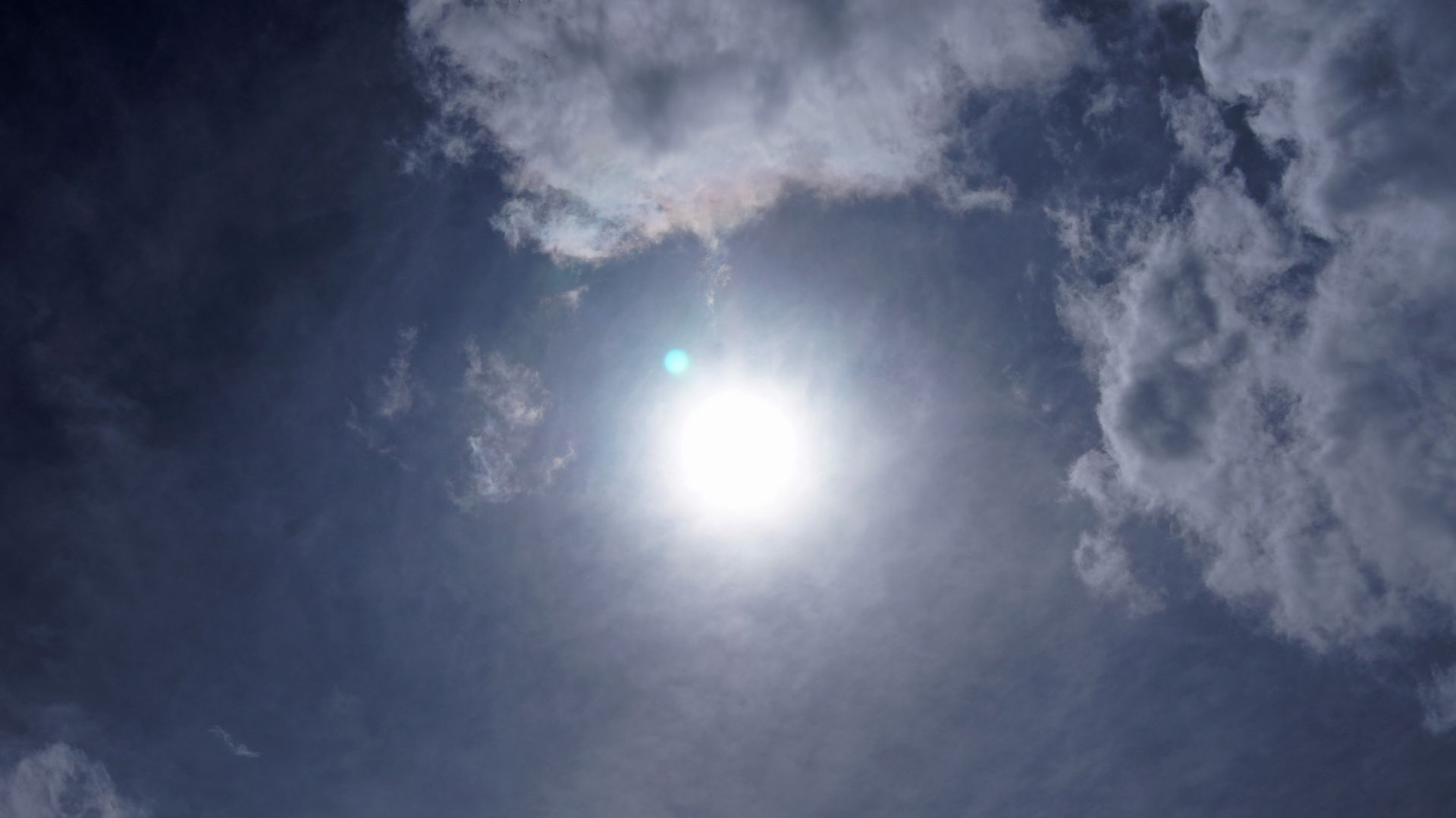 Gleißende Sommer-Sonne