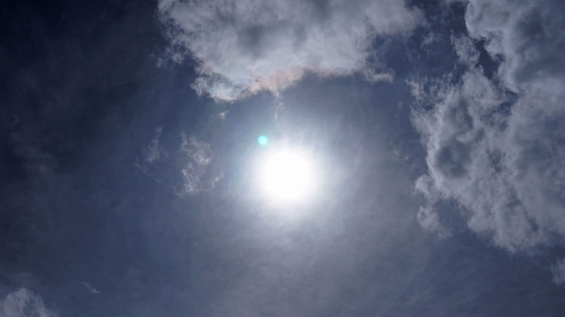 Gleißende Sommer-Sonne