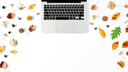 Laptop mit Blumen
