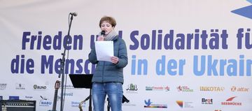 Ekaterina Zakharova spricht auf der Bühne