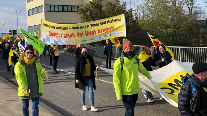 Teilnehmer einer Demonstration gegen Atomkraft