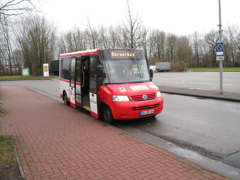 Der Bürgerbus in Weyhe steht an einer Station.